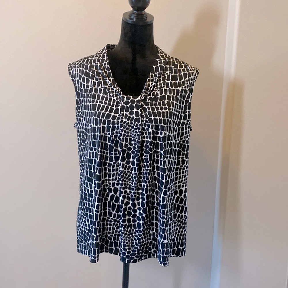 Dana Buchman size XL. Looks brand new! Great year round top